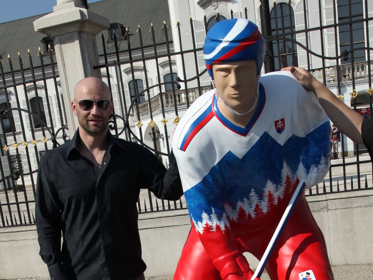 Pavol Demitra odhalil sochu hokejistu
