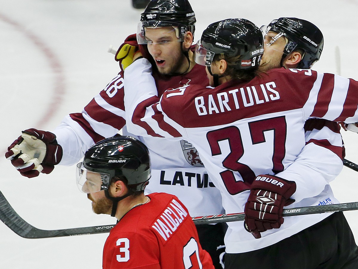 Lotyši sa tešia z gólu do siete Švajčiarov. Vicemajstrov sveta šokujúca vyradili v osemfinále