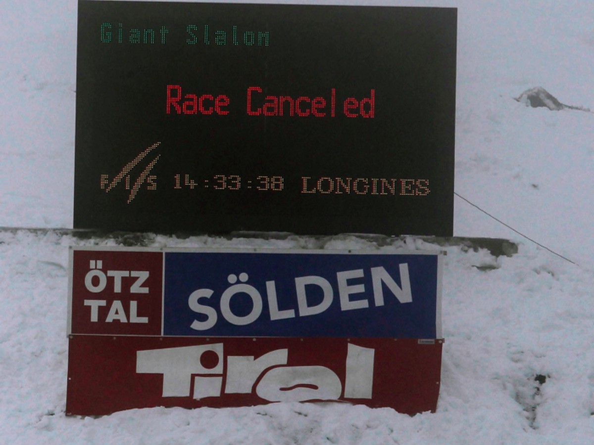 Obrovský slalom v Söldene zrušili kvôli hmle