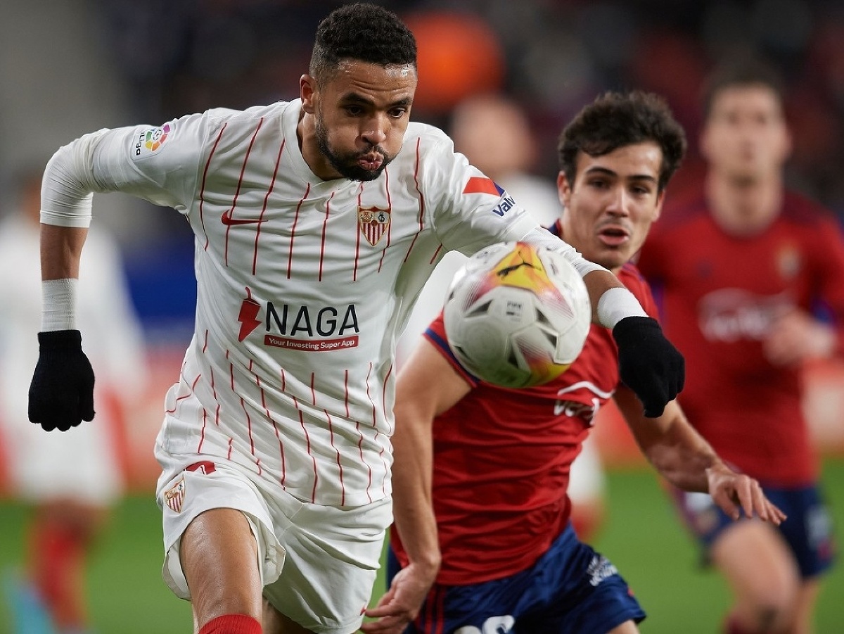 Youssef En-Nesyri a Manu Sánchez v súboji Osasuny s FC Sevilla