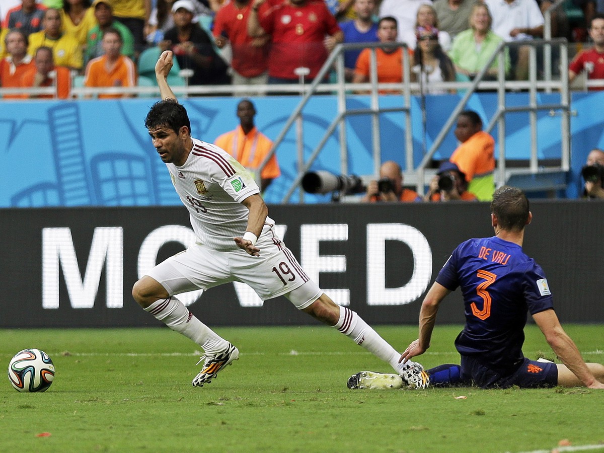 Pád Diega Costu v zápase Španielsko - Holandsko znamenal penaltu