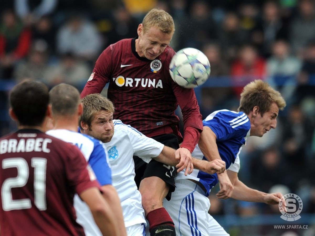 Jeden zo súbojov v zápase Znojmo - Sparta