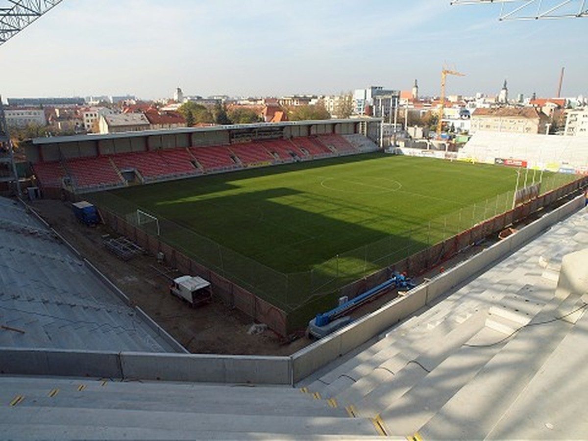 Nový štadión Trnavy City Arena rastie navonok aj vnútri