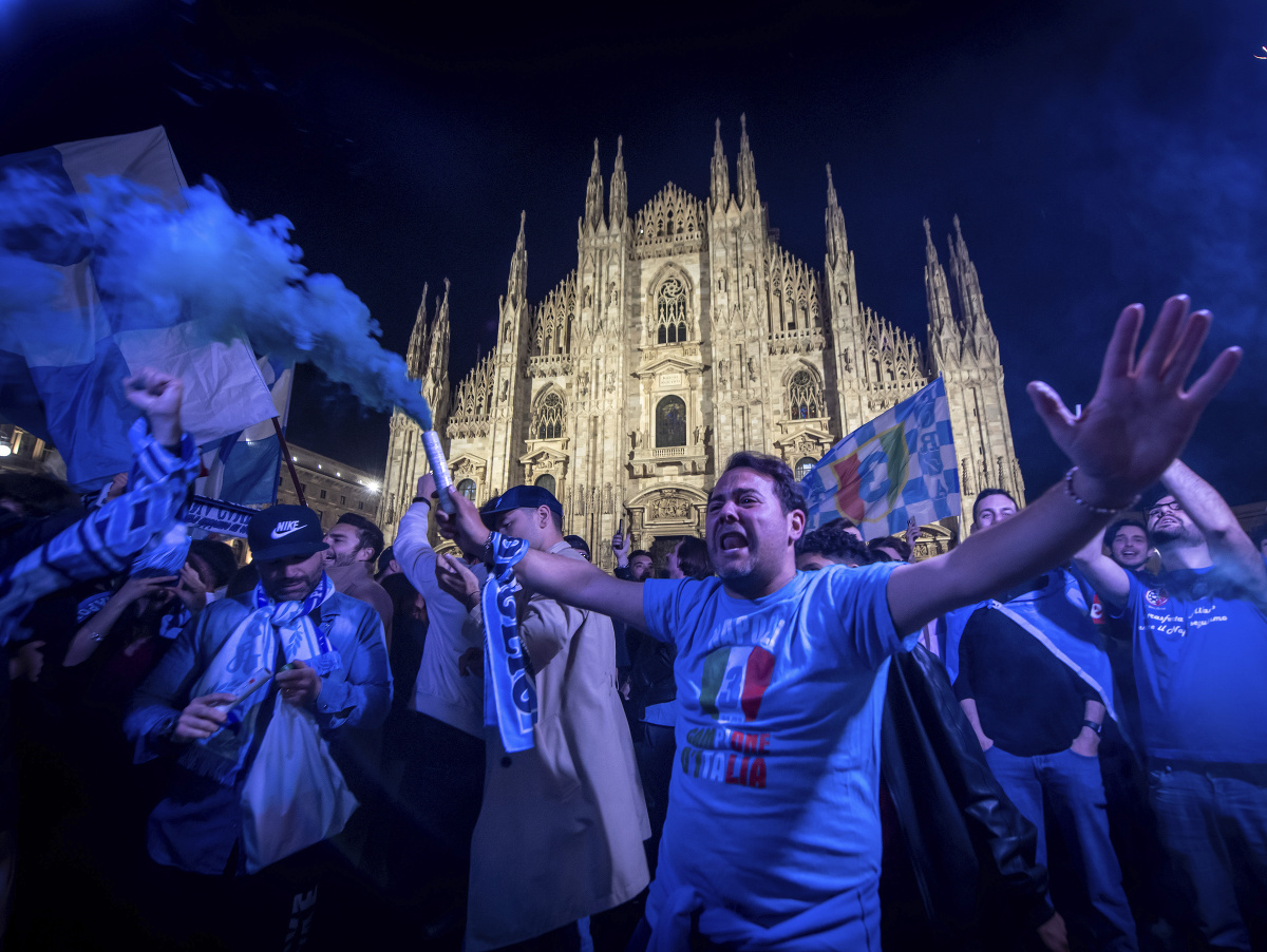Fanúšikovia Neapola oslavujú ligový titul