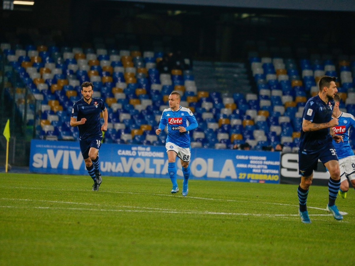 Stanislav Lobotka pri súťažnej premiére za SSC Neapol v Coppa Italia proti Laziu Rím