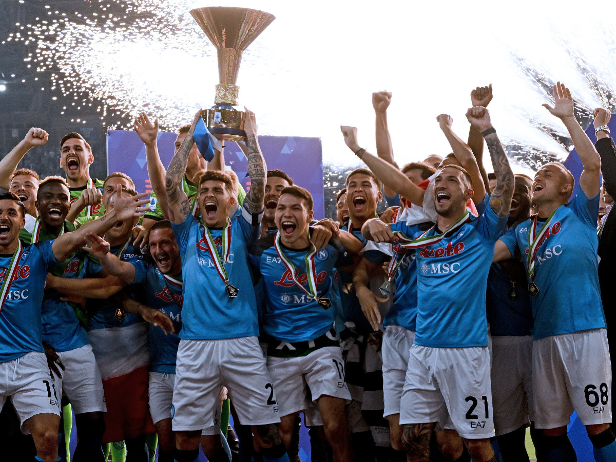 Radosť futbalistov SSC Neapol po zisku titulu