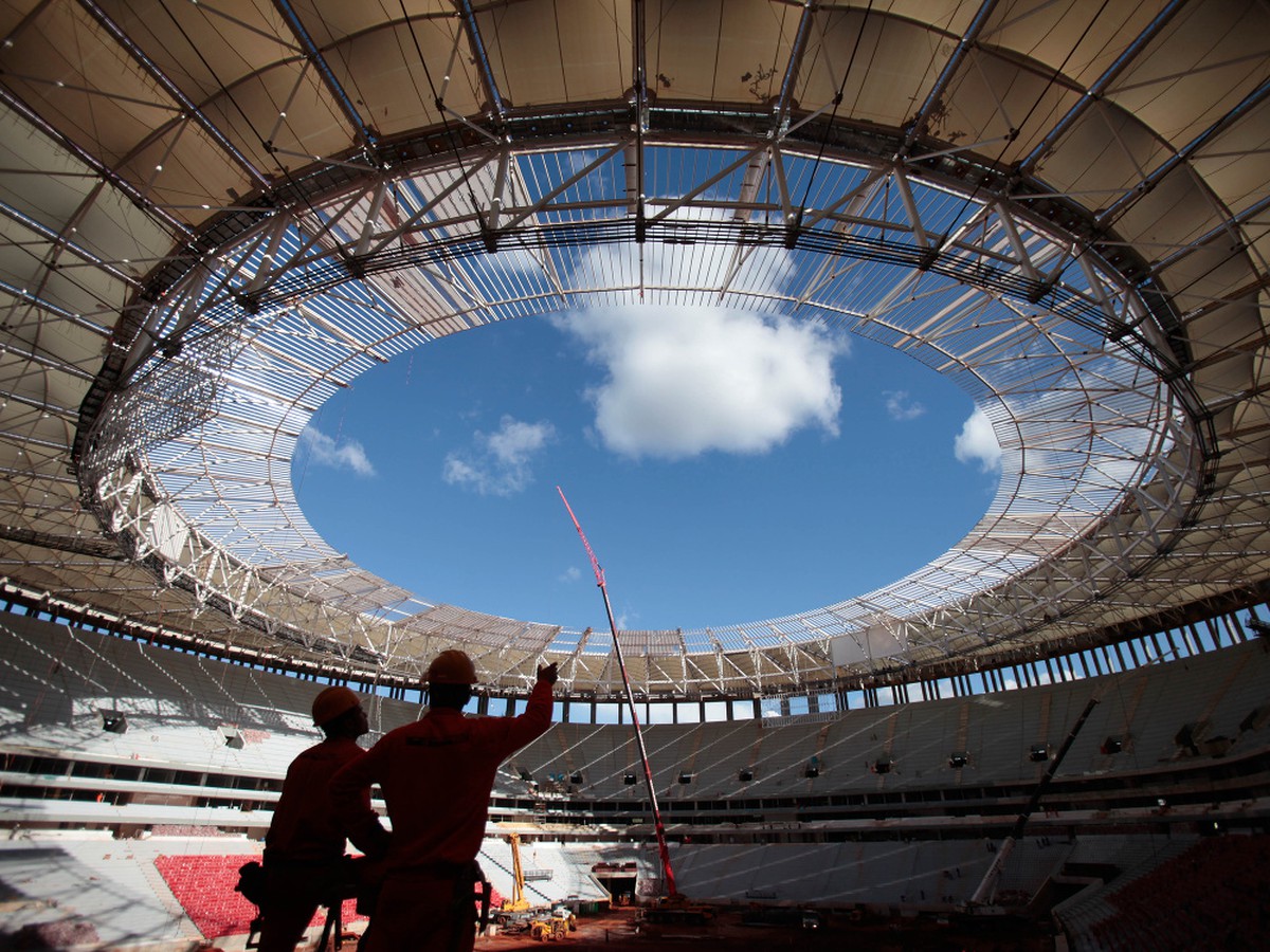 V hlavnom meste Brazílie finišujú práce na nádhernom futbalovom štadióne pre MS 2014. V Katare budú majstrovstvá o osem rokov neskôr.