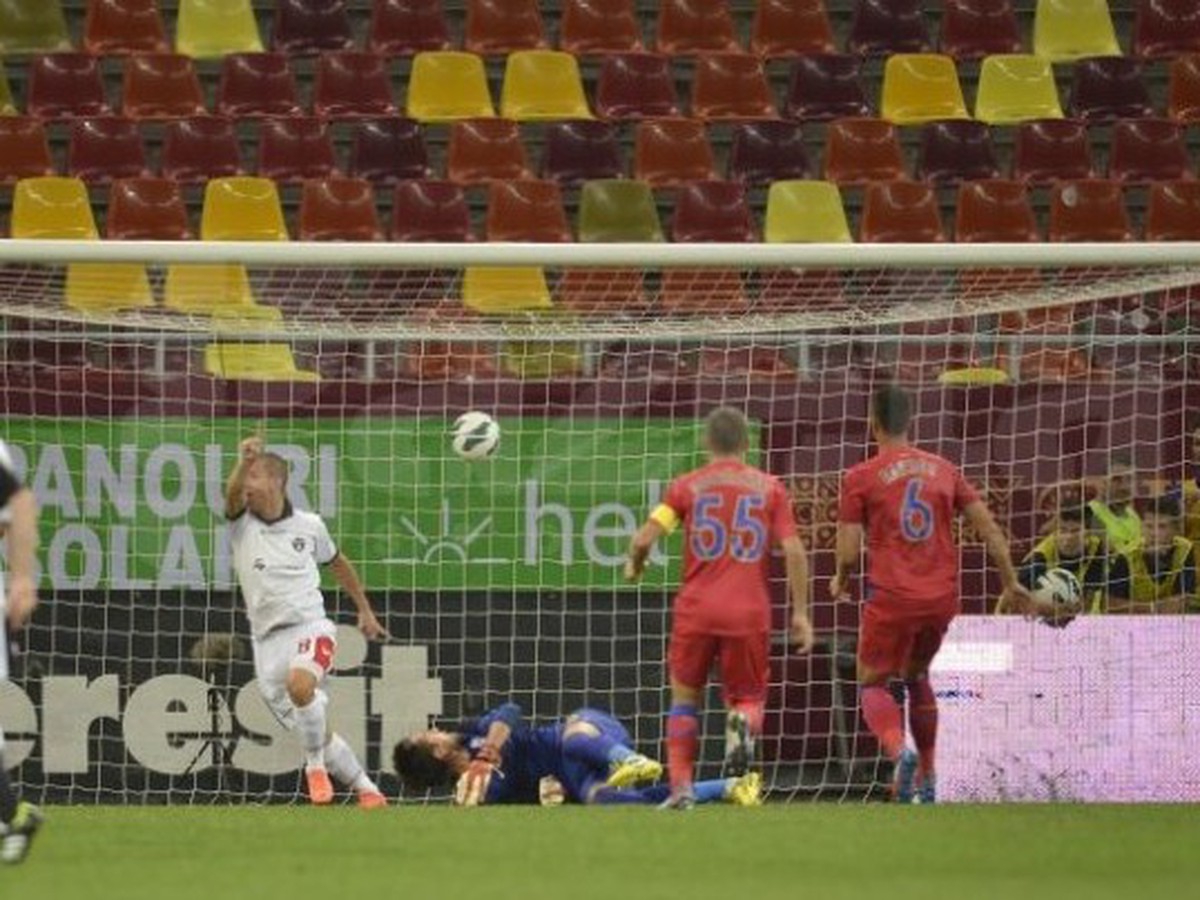 Martin Mikovič strieľa víťazný gól v Bukurešti