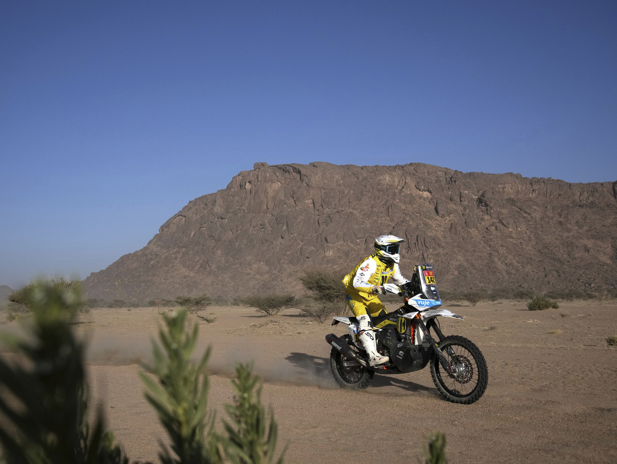 Slovenský motocyklista Štefan Svitko súťaží v sobotňajšej 1. etape 47. ročníka Rely Dakar