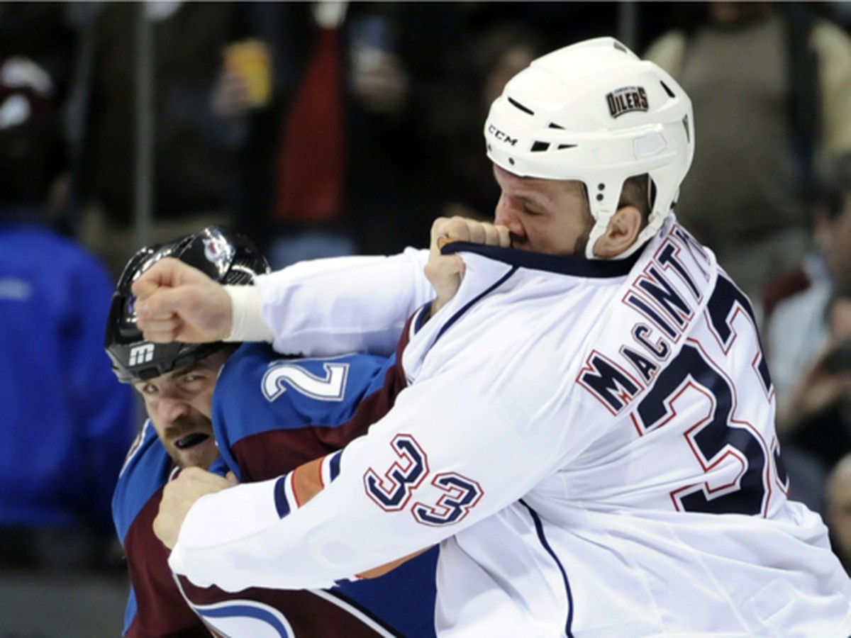 Steve MacIntyre ešte v drese Edmontonu bude strážiť Crosbyho