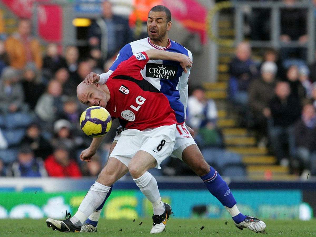Steven Reid v súboji s Andrew Johnsonom