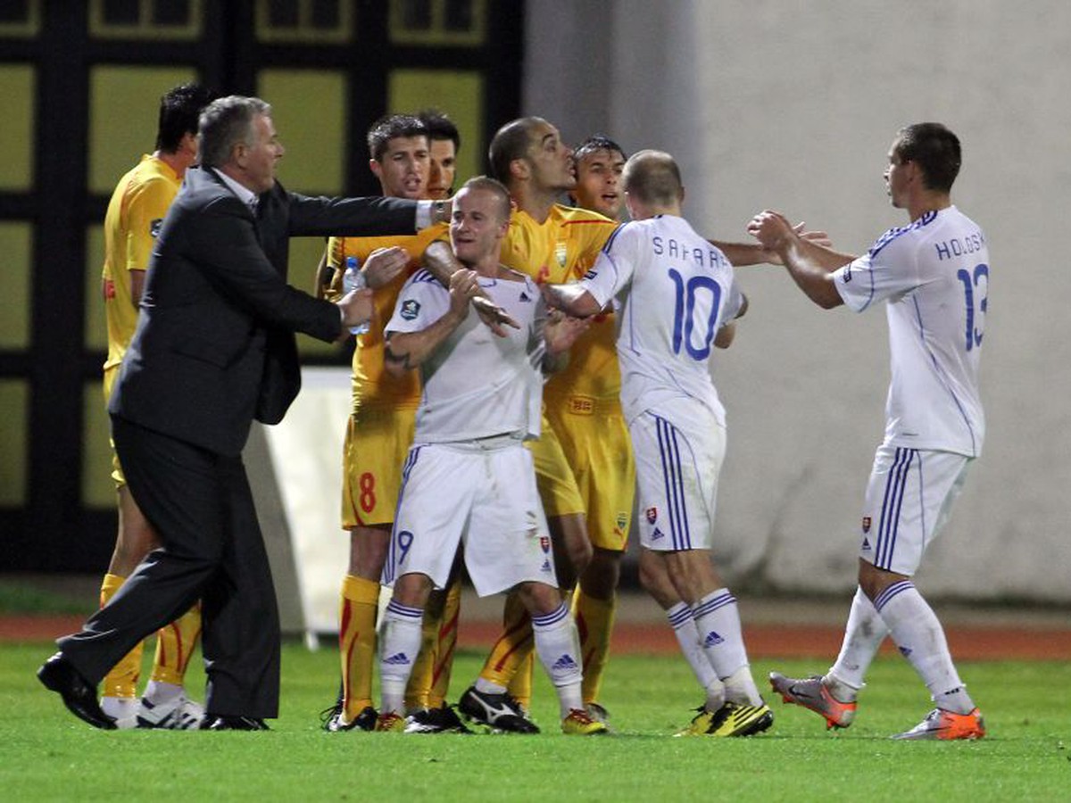Miroslav Stoch počas menšej šarvátky s Macedóncami