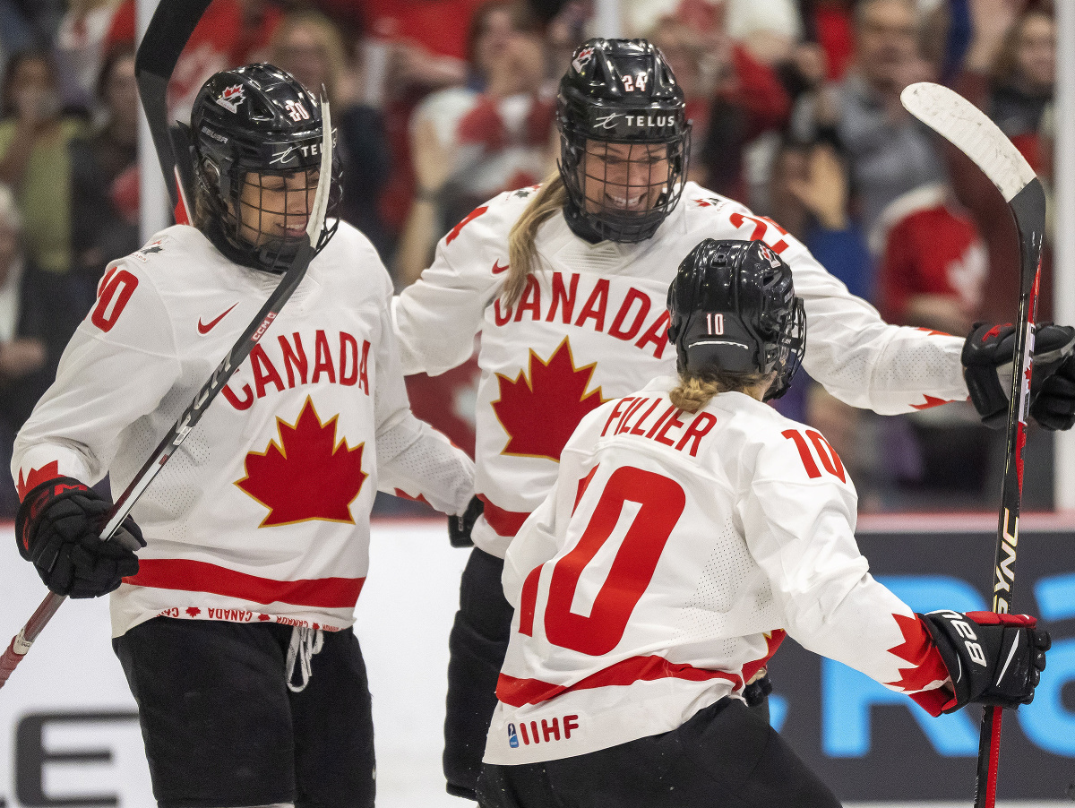 Explózia gólovej radosti hráčok Kanady v zápase proti Švajčiarsku