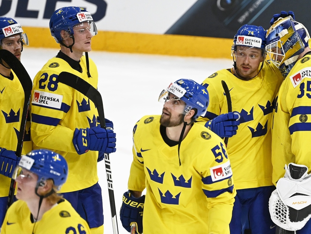 Sklamaní Švédski hokejisti po vypadnutí s Kanadou