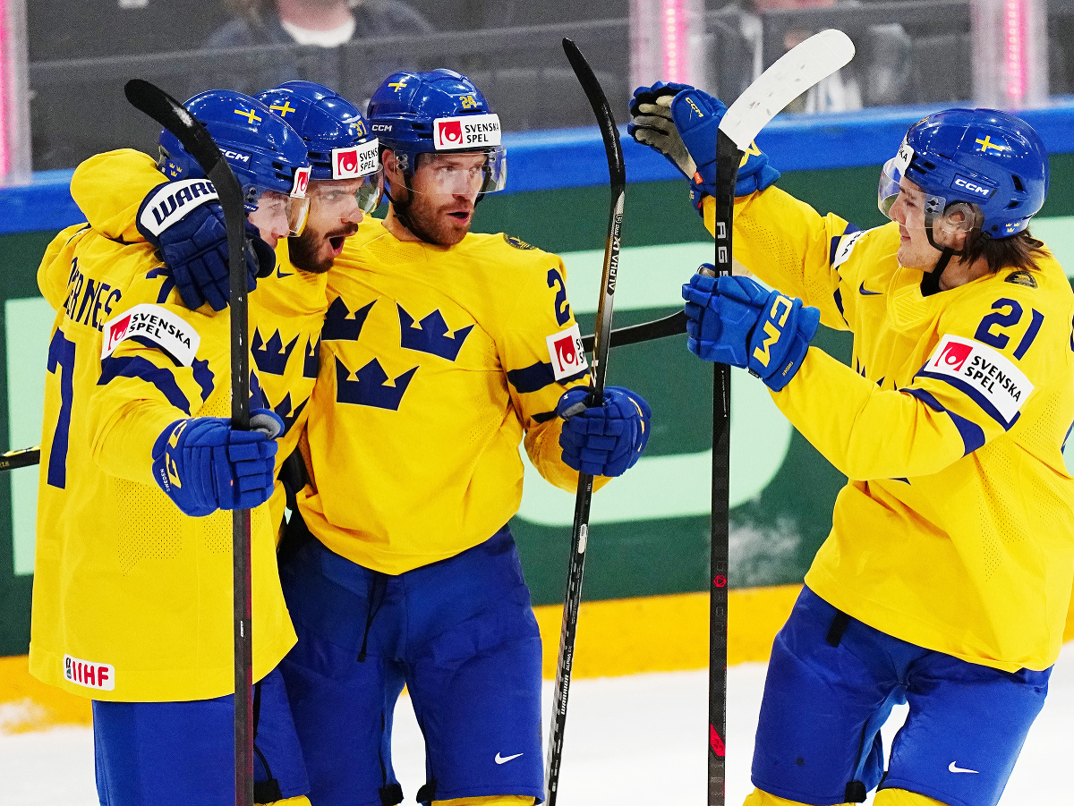 Radosť švédskych hokejistov z gólu