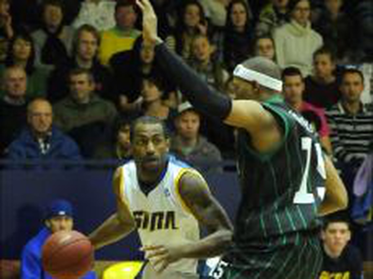 Kenneth Henderson a David Godbold 