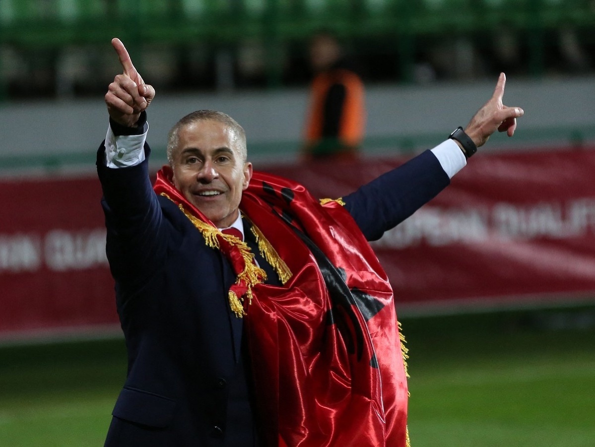 Sylvinho oslavuje postup Albánska na EURO 2024