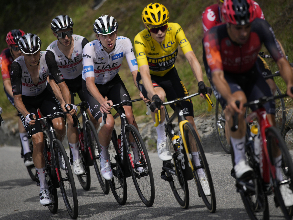 Jonas Vingegaard a Tadej Pogačar počas 17. etapy Tour de France 2023