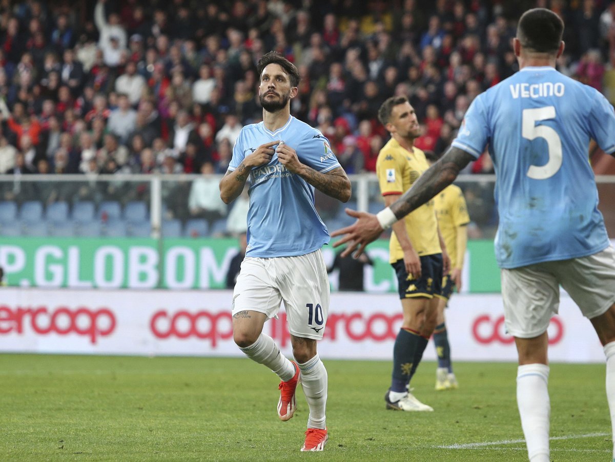 Futbalista Luis Alberto z Lazia Rím oslavuje víťazný gól