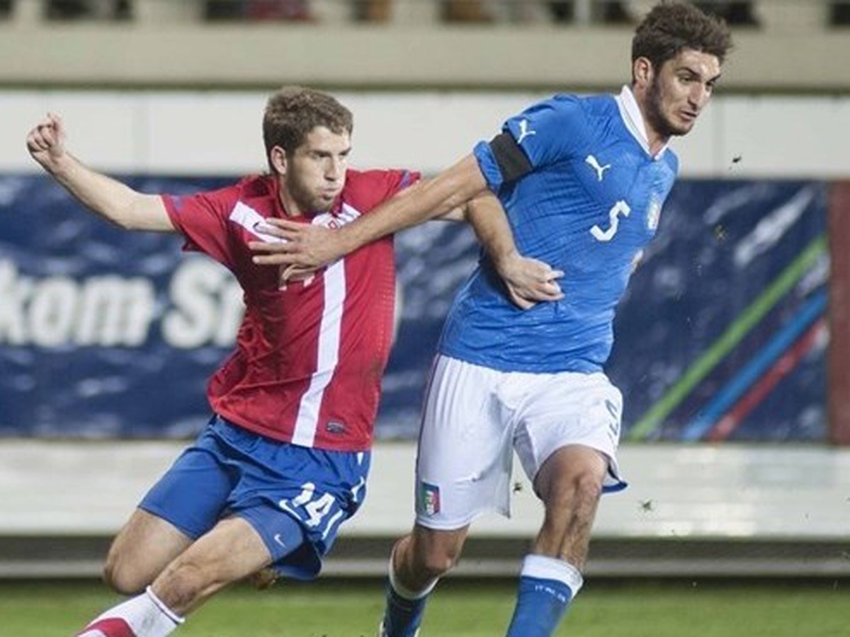 Matteo Bianchetti a Darko Brašanac v súboji mladíkov Talianska a Srbska