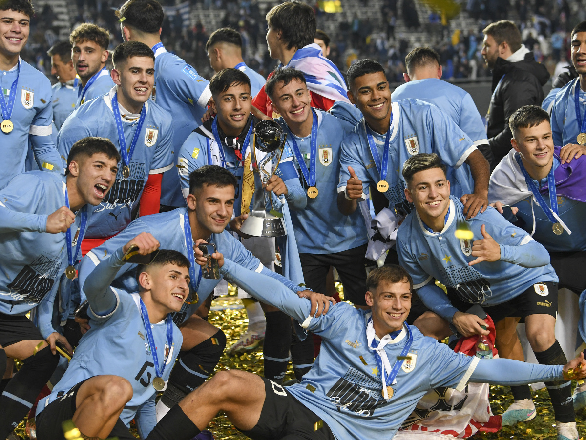 Hráči Uruguaja si užívajú veľké víťazstvo