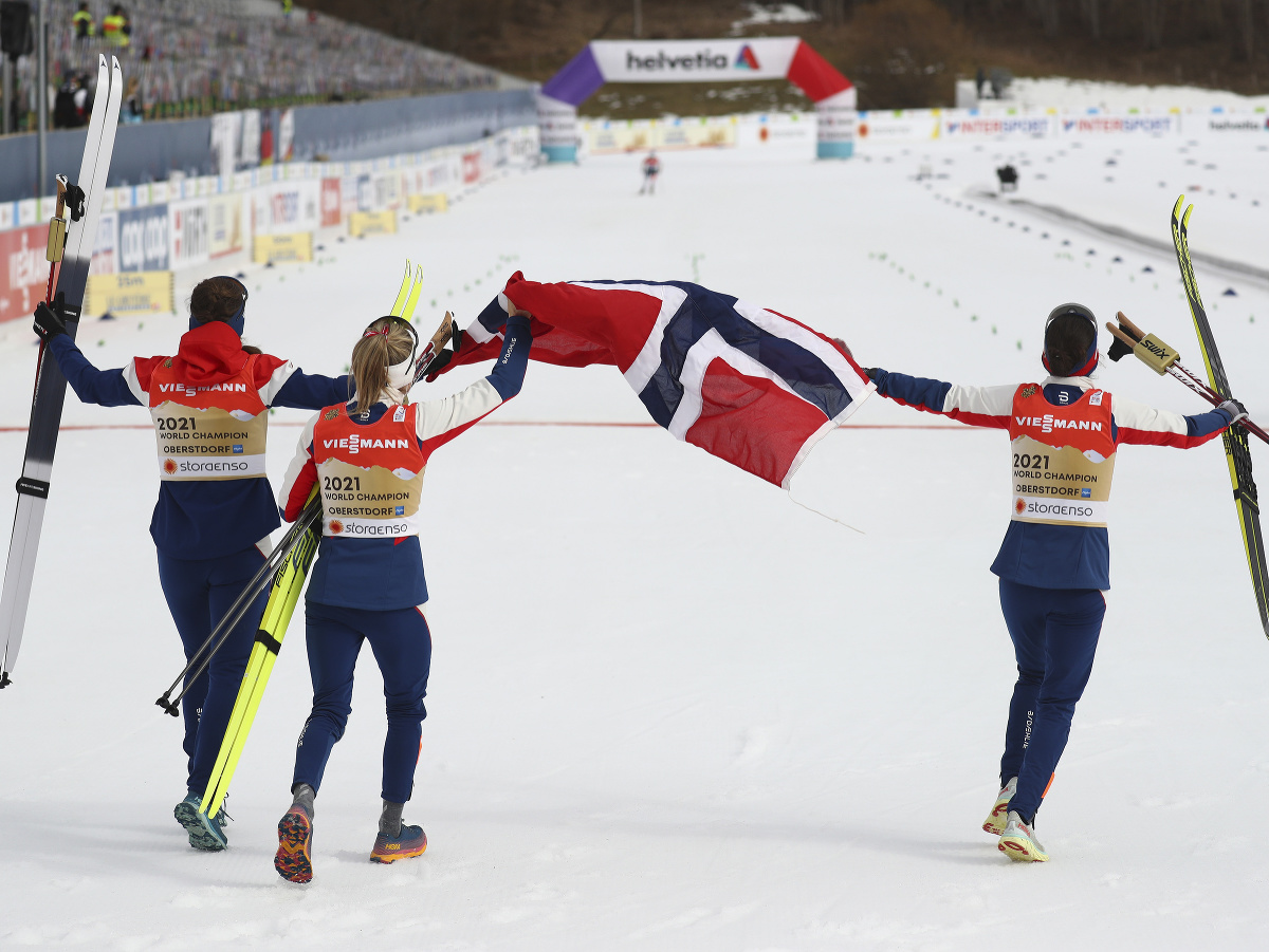 Nórske reprezentantky sa radujú zo zisku zlata