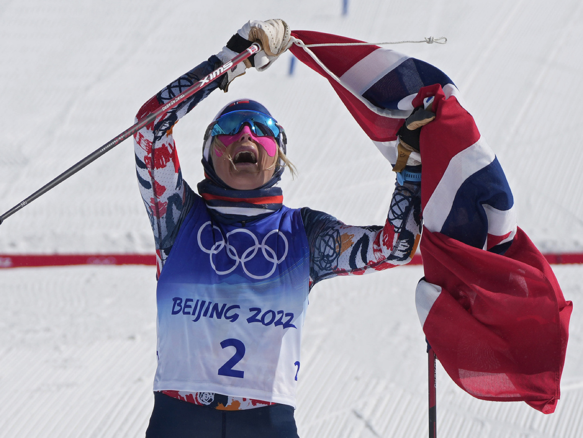  Nórska bežkyňa na lyžiach Therese Johaugová suverénne triumfovala na ZOH v Pekingu v pretekoch na 30 km voľne s hromadným štartom 