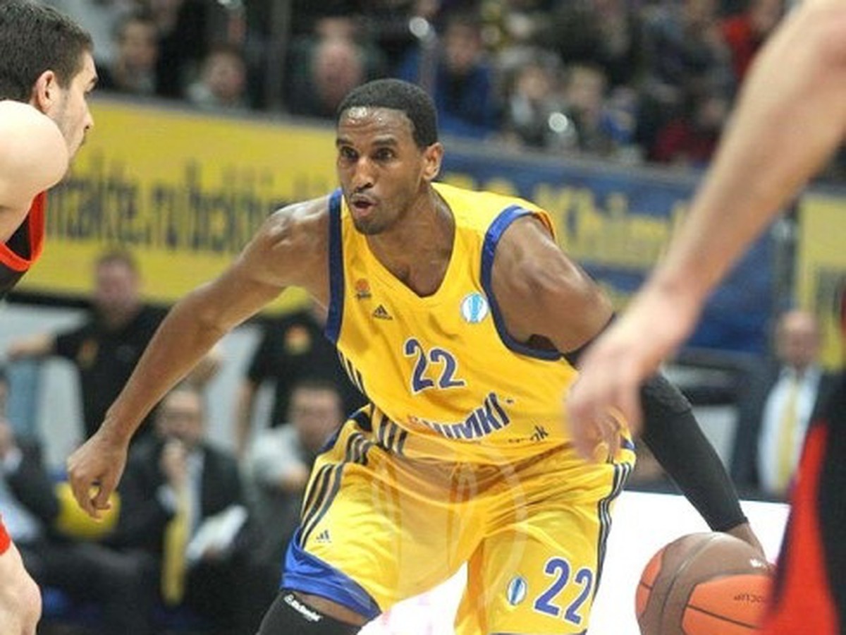 Thomas Kelati z Chimki (v žltom) v poslednom eurocupovom vystúpení proti ukrajinskému BC Donetsk (31.1.)