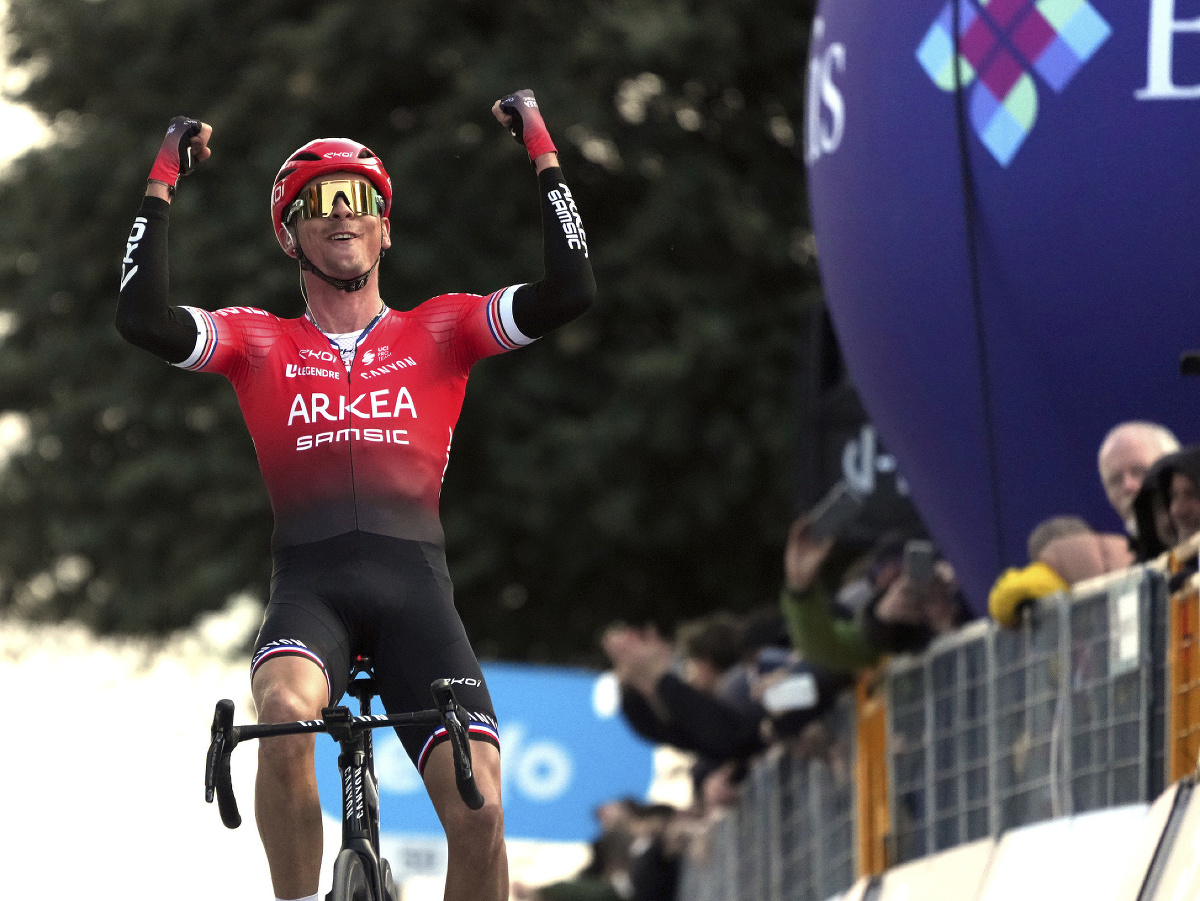Francúzsky cyklista Warren Barguil triumfoval v piatkovej 5. etape pretekov Tirreno-Adriatico