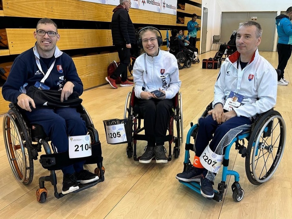 Slovenskí boccisti Rastislav Kurilák, Tomáš Král a Eliška Jankechová si zabezpečili miestenku na tohtoročné paralympijské hry v Paríži.