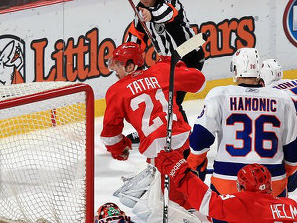 Tomáš Tatar sa raduje z prvého gólu v NHL