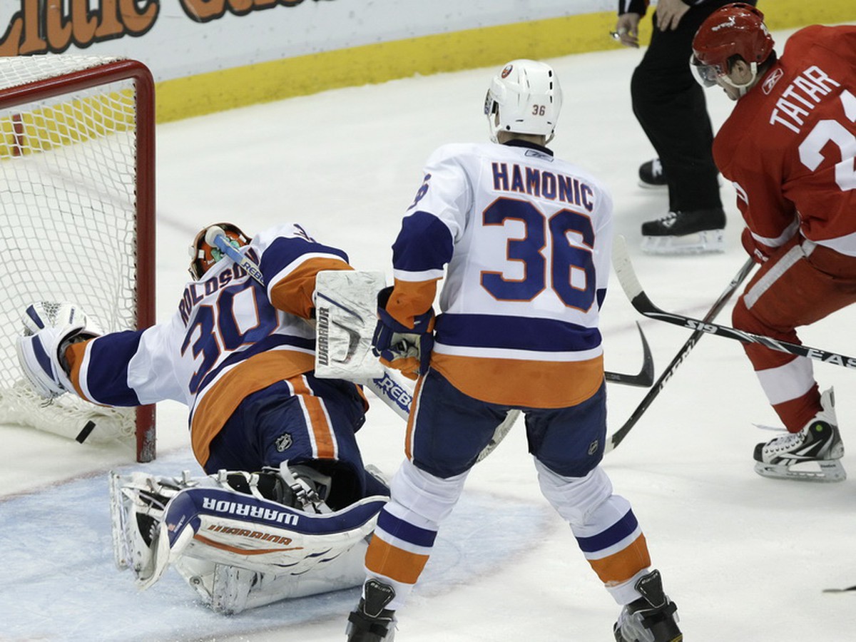 Tomáš Tatar strieľa svoj prvý gól v NHL