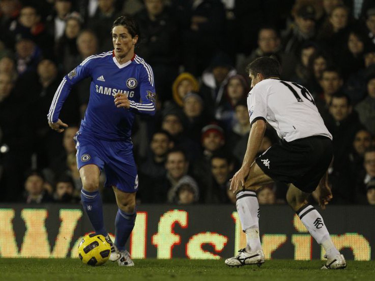 Fernando Torres v súboji s Fulhamom
