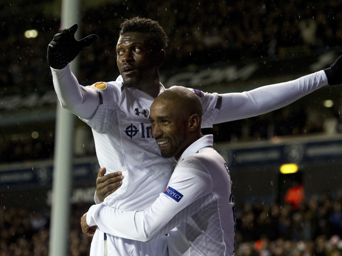 Emmanuel Adebayor a Jermain Defoe sa tešia z gólu