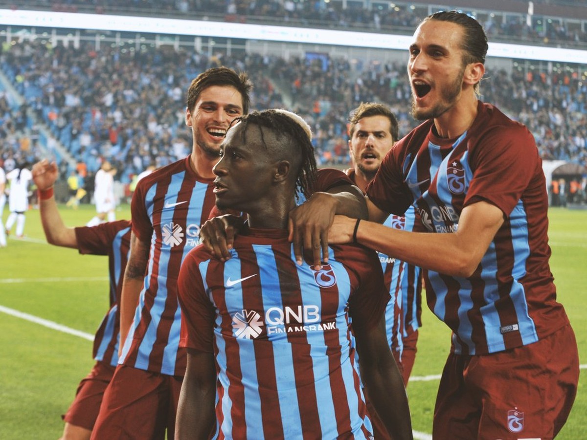 Hráči Trabzonsporu sa radujú po góle