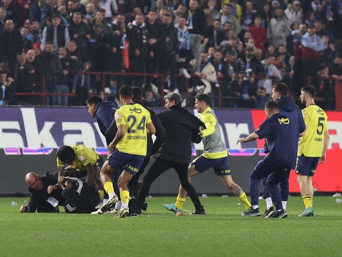 Fanúšikovia v Turecku po zápase zaútočili na oslavujúcich hráčov