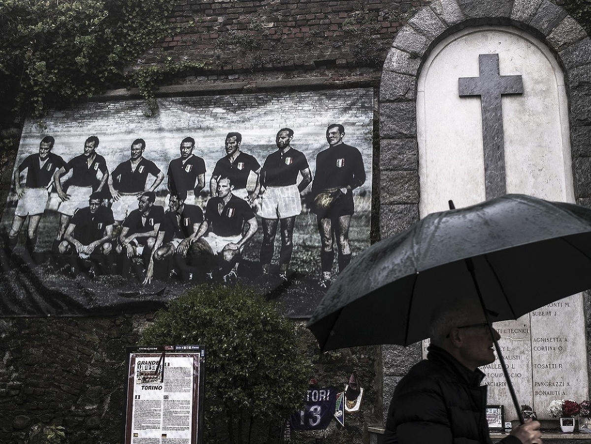 Pamätník tragédie na kopci Superga, pri ktorej zahynulo 18 futbalistov tímu AC Turín