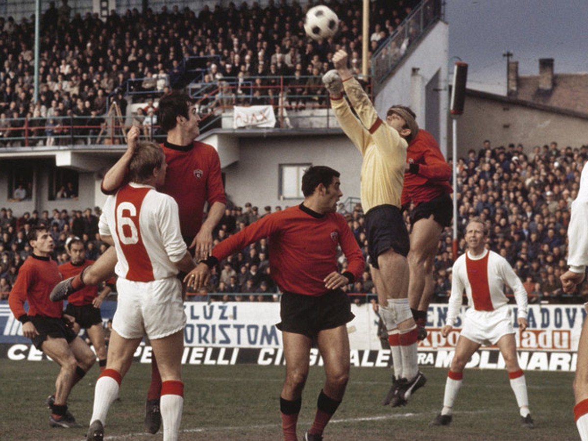 Momentka zo zápasu FC Spartak Trnava - Ajax Amsterdam z roku 1969