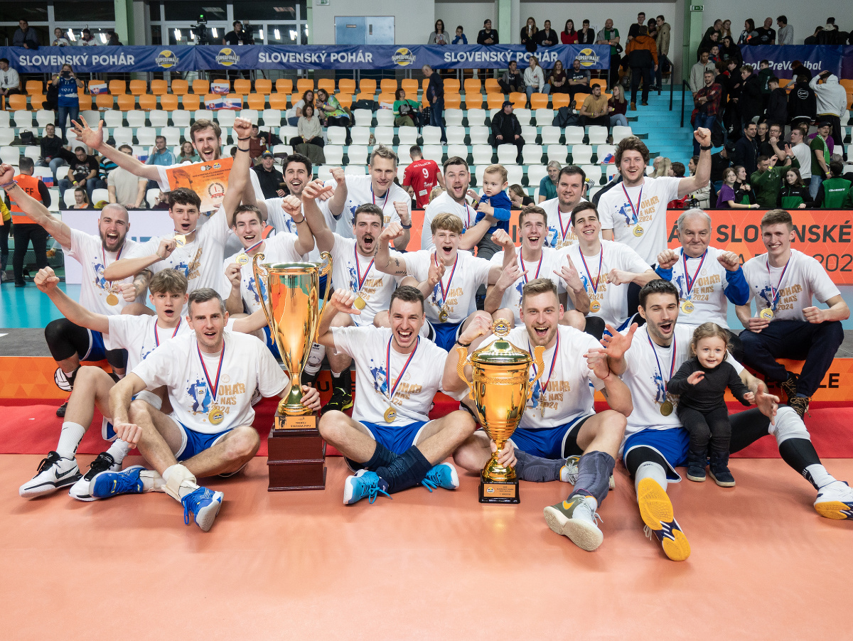 Volejbalisti VKP FTVŠ UK Bratislava sa stali deviatykrát víťazmi Slovenského pohára, keď vo finálovom súboji v rámci Niké SuperFinále zvíťazili nad Rieker UJS Komárno 3:1