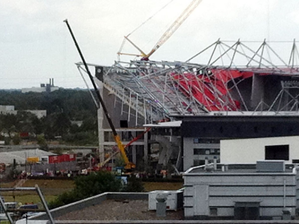 Zrútená strecha štadióna Twente Enschede