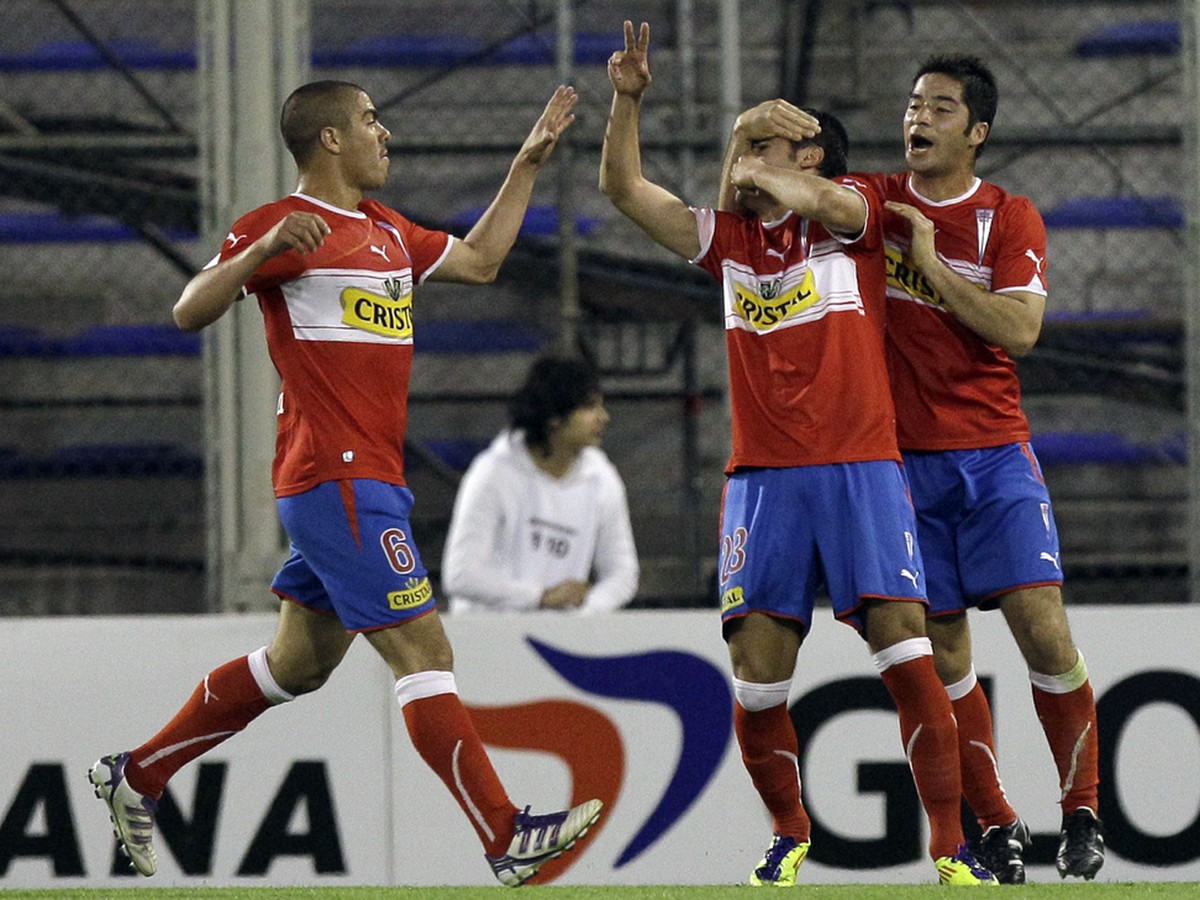 Radosť hráčov Universidad Catolica po gólovom zásahu do siete argentínskeho Velezu Sarsfield v zápase juhoamerickej pohárovej súťaže Copa Sudamericana (20.10.)