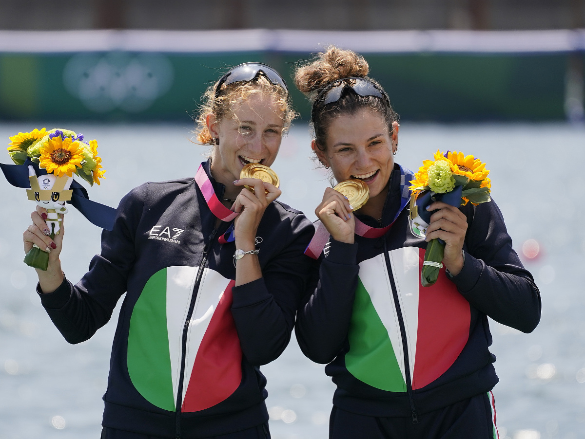 Talianske veslárky Valentina Rodiniová a Federica Cesariniová získali na OH 2020 v Tokiu zlato v dvojskife ľahkých váh