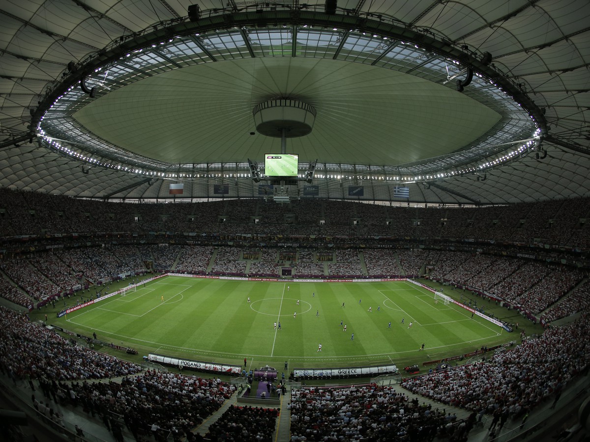 Národný štadión vo Varšave so zatiahnutou strechou