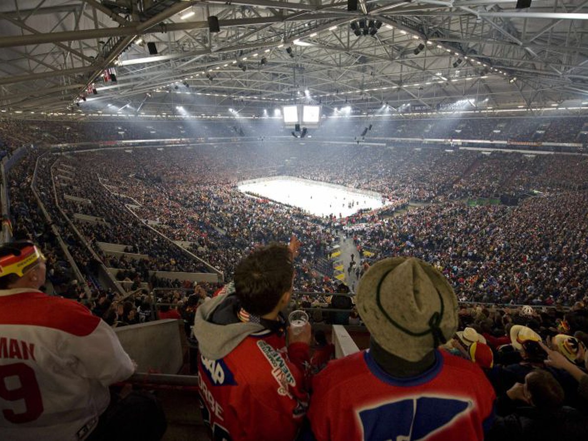 Zaplnená Veltins Arena