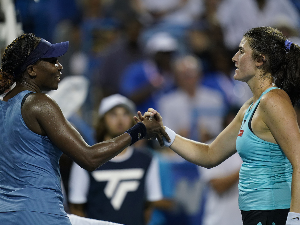 Americká tenistka Venus Williamsová a Kanaďanka Rebecca Marinová