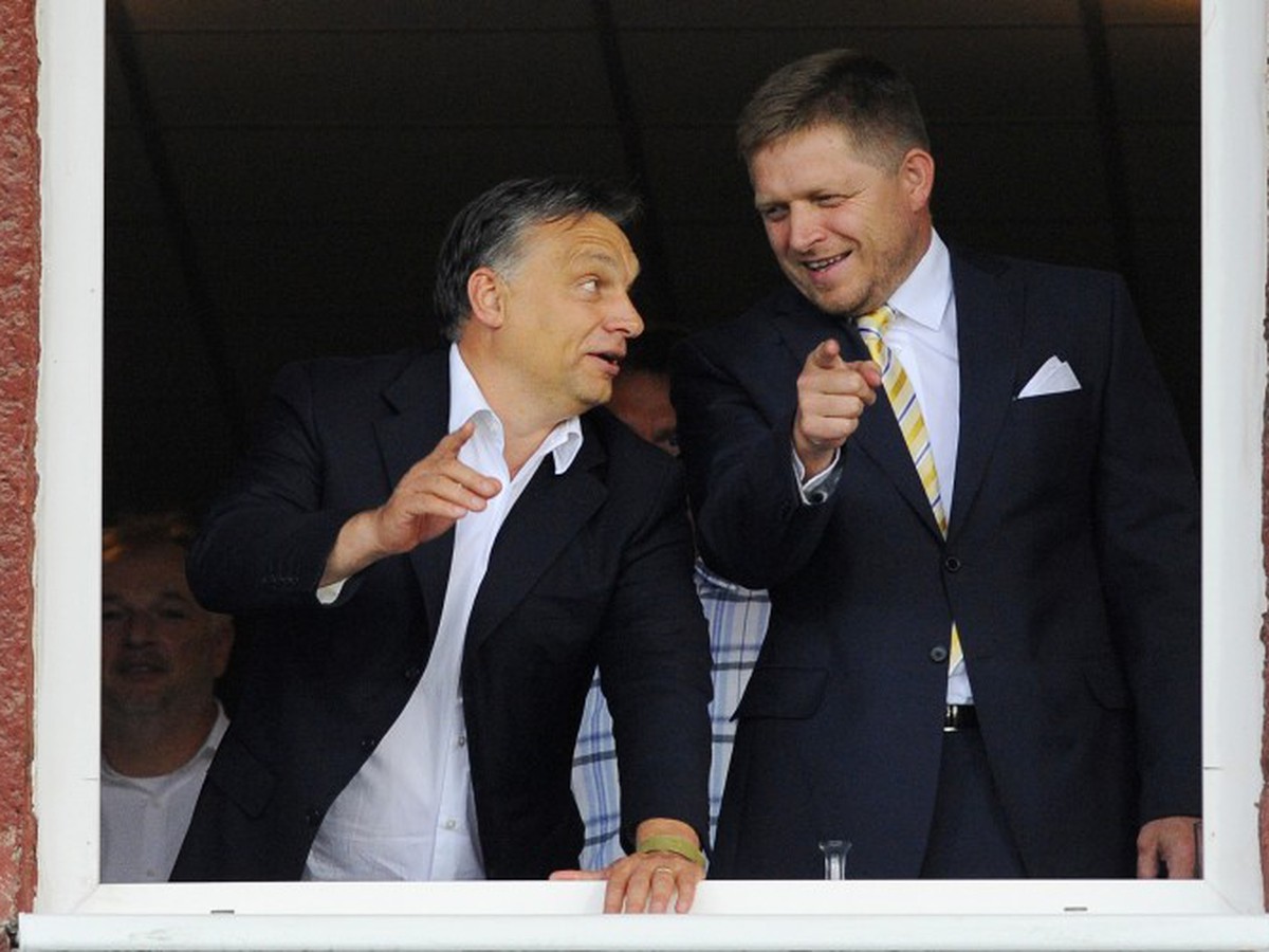 Viktor Orbán a Róbert Fico na Pasienkoch počas zápasu Slovan - Videoton