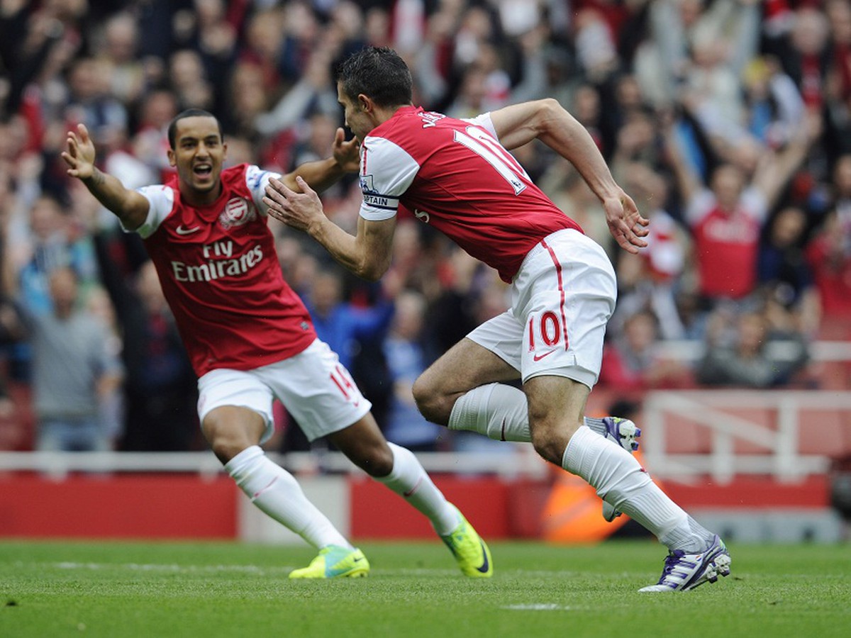 Robin van Persie strelil obidva góly Arsenalu