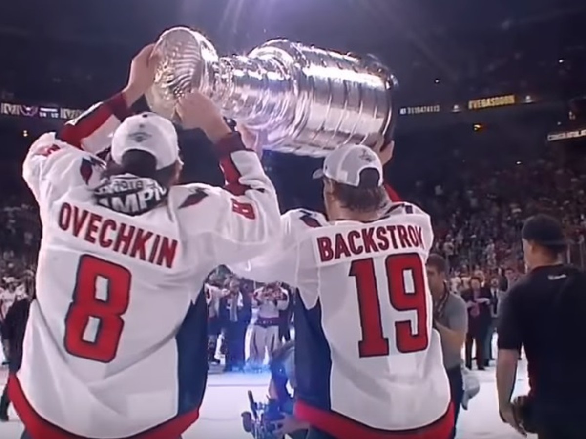Alex Ovečkin a Nicklas Bäckström so Stanley Cupom