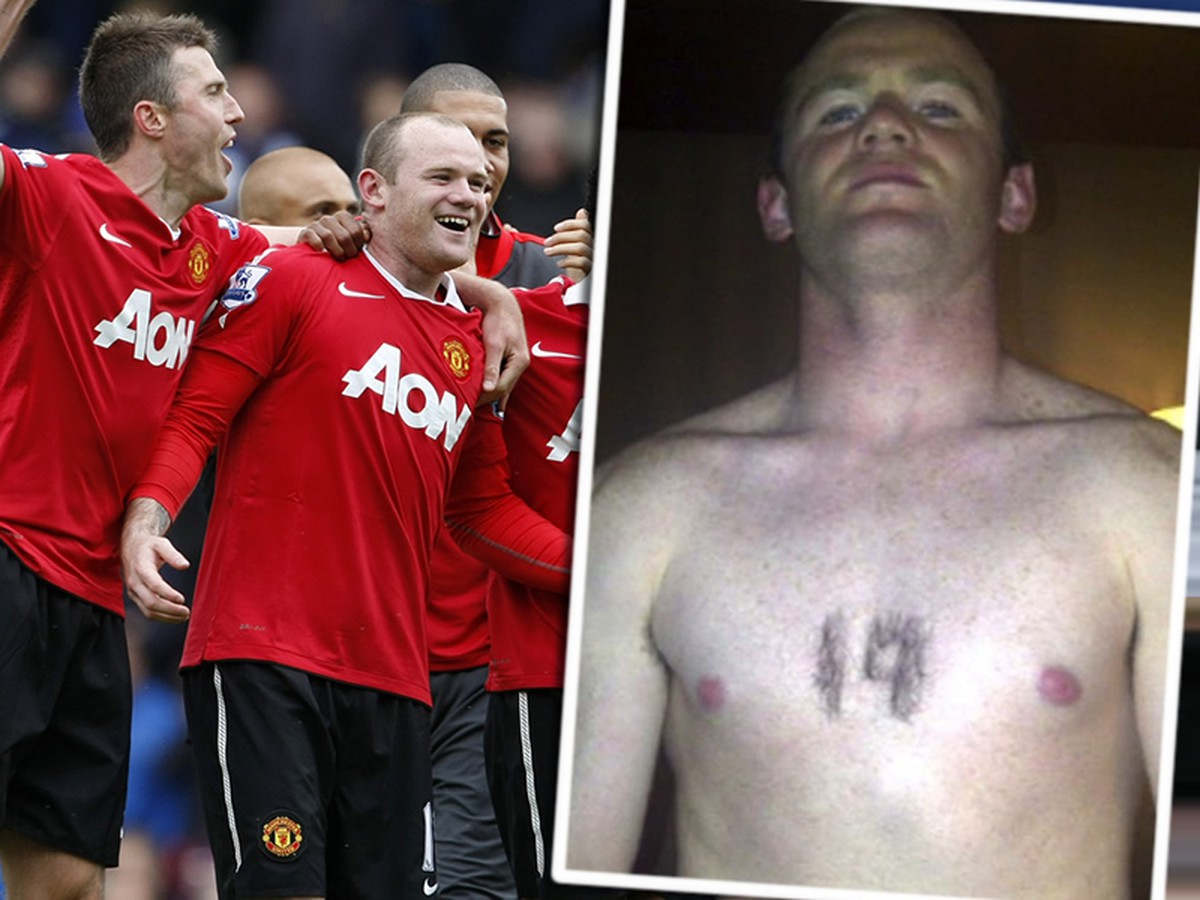 Wayne Rooney s vyholenou 19kou na hrudi