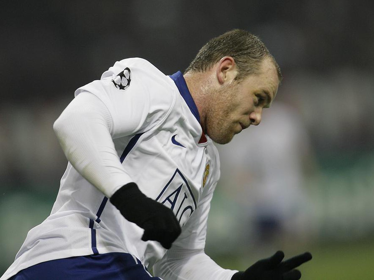 Wayne Rooney dvoma gólmi pomohol otočiť zápas